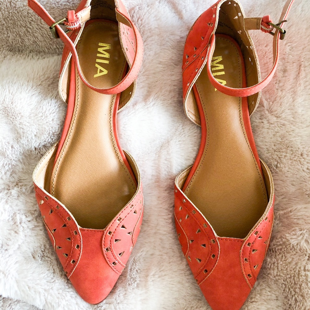 Mia Laser Cut Flats